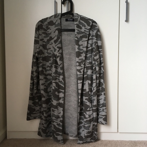 pull and bear camouflage hoodie